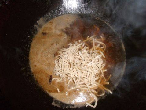 金针菇肉丝鸡汤面步骤9