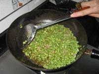 虾仁菜豆面步骤7