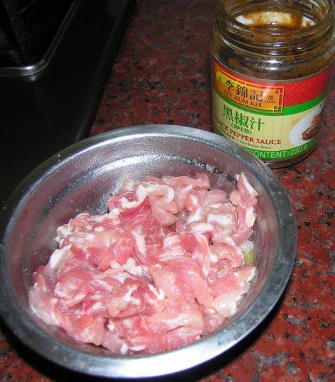 青菜肉丝拌面步骤1