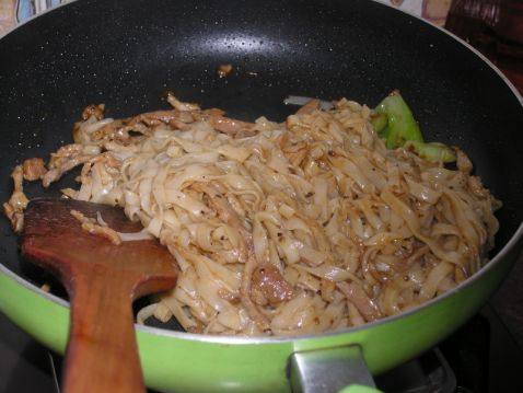 青菜肉丝拌面步骤5