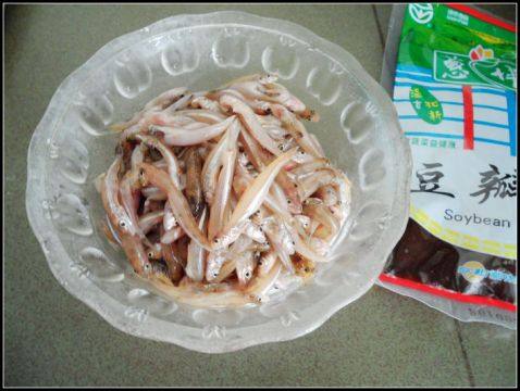 酱香鱼拌面步骤1