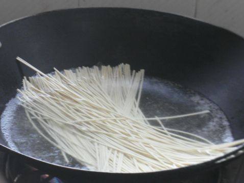 武汉热干面步骤1