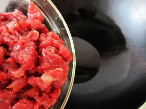 香菇牛肉炸酱面步骤3