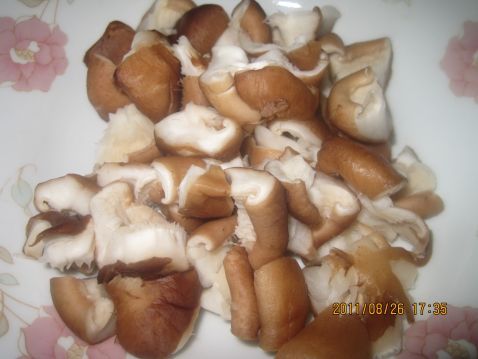 土豆茄丁白菜盖面步骤3