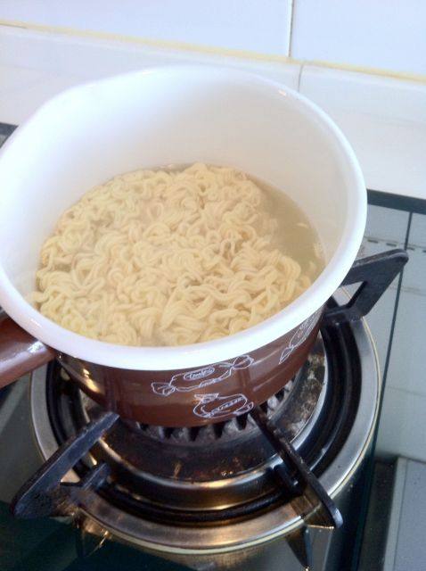 西红柿鸡蛋炒面步骤3