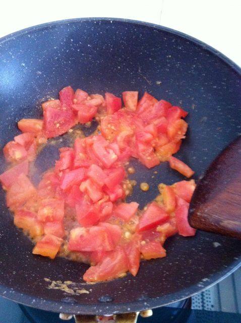 西红柿鸡蛋炒面步骤2