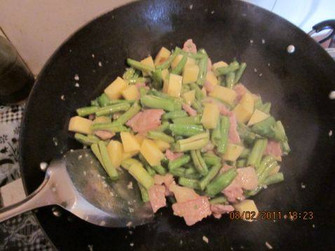 豆角土豆焖面步骤2