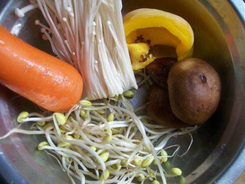 肉末炸酱面步骤1