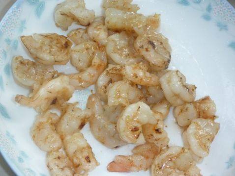 海鲜蔬菜拌面步骤2