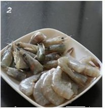 鲜虾焖面步骤2
