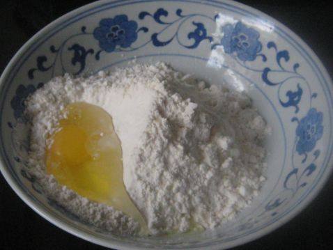 鸡蛋手擀面步骤1