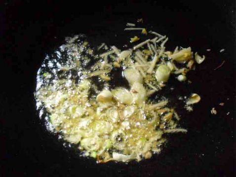 香菇木耳肉打卤面步骤5