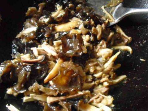 香菇木耳肉打卤面步骤8