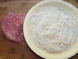 肉酱拌鱼面步骤2