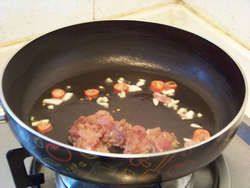 肉酱拌鱼面步骤4