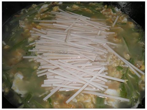 肉松鸡蛋扁豆面条步骤4