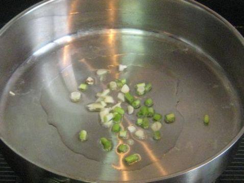 香菇胡萝卜炒面步骤4