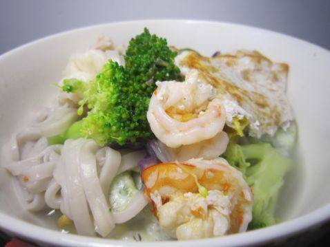 西兰花鲜虾鸡蛋面步骤4