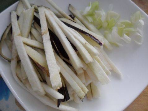 茄丝面条步骤1
