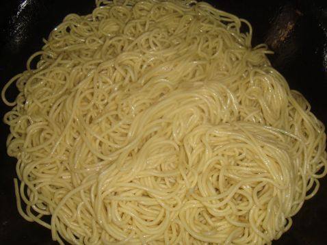 青菜肉丝炒面步骤4