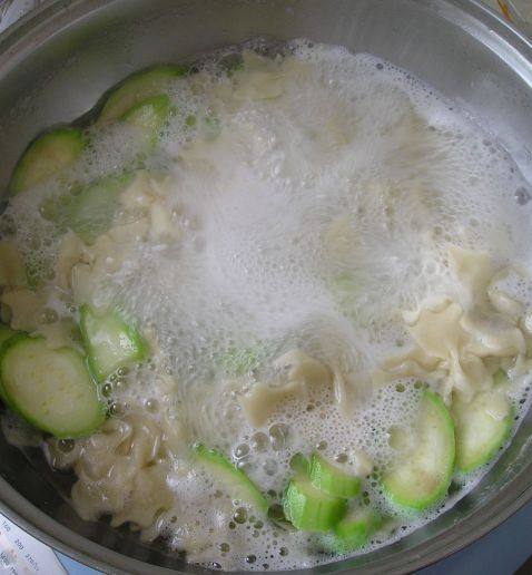 蘸汁蝴蝶面步骤7