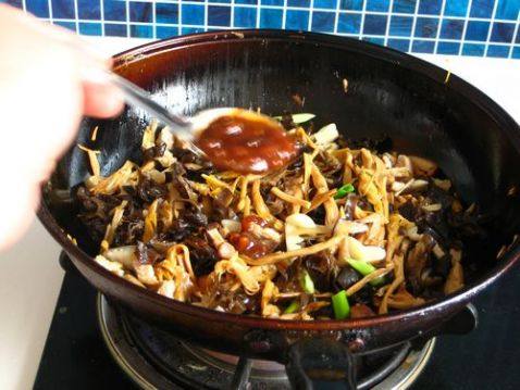 京味儿打卤面步骤10