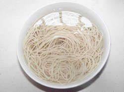 雪菜火腿炒面步骤3