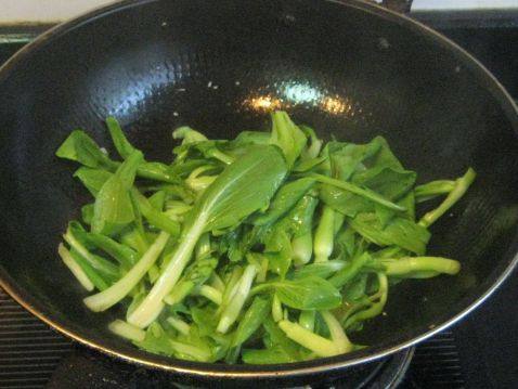 青菜香菇凉拌面步骤1