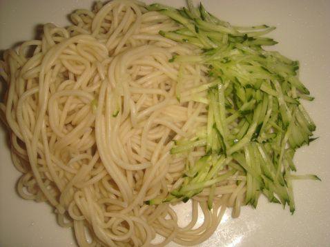 黄瓜牛肉冷面步骤5