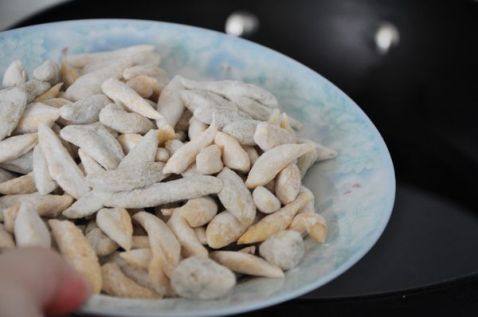 鲜虾酸菜剪刀面步骤3