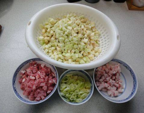 茄丁肉酱面步骤1