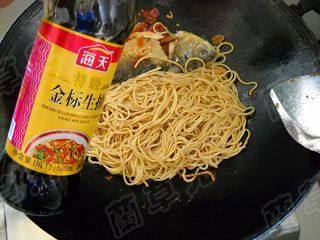 野生鲜鲫鱼焖面步骤10