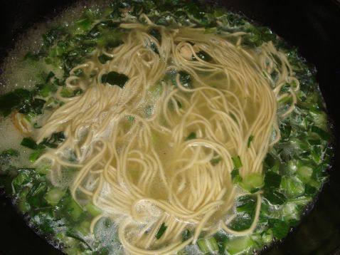 青菜鸡汤面步骤4