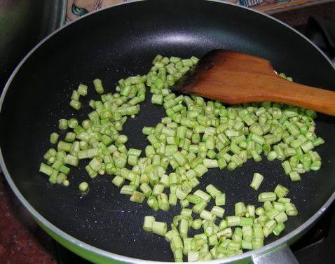 酱香豇豆拌面步骤2