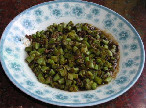 酱香豇豆拌面步骤4