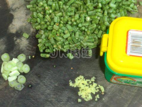 豇豆鸡蛋打卤面步骤1