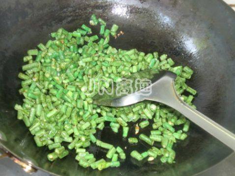 豇豆鸡蛋打卤面步骤3