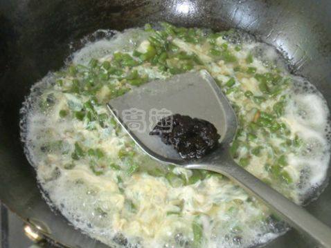 豇豆鸡蛋打卤面步骤7