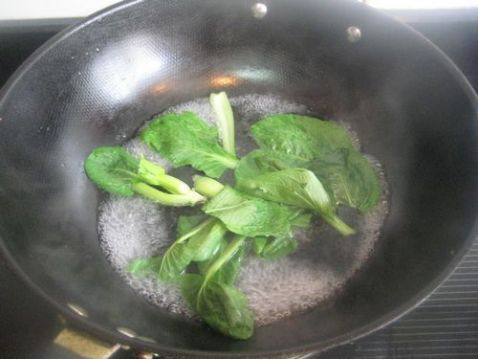 火腿肠青菜面步骤2