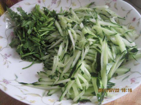 肉糜茄丁凉面步骤7