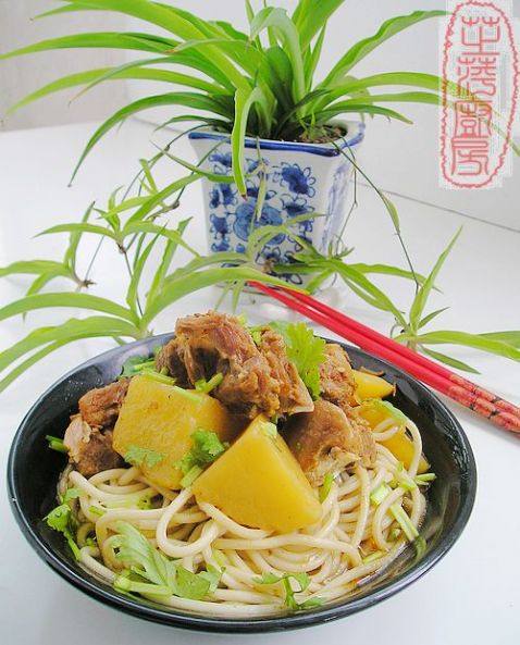 土豆排骨面步骤6