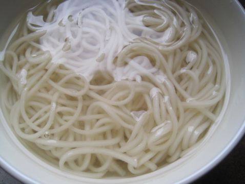 酸萝卜拌面步骤2