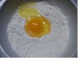 肉丝鸡蛋炒面步骤1