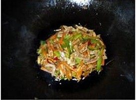 肉丝鸡蛋炒面步骤8