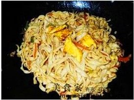 肉丝鸡蛋炒面步骤9