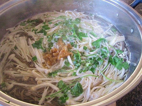健康早餐金针菇荞麦面步骤5