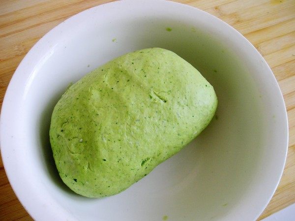 菠菜热汤面步骤1