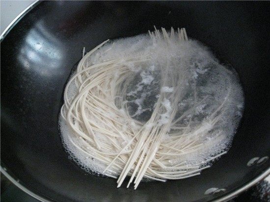 清汤牛肉龙须面步骤3