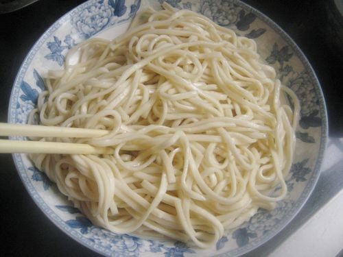 麻辣肉丝拌凉面步骤3
