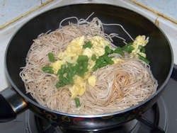 豆角鸡蛋炒面步骤8